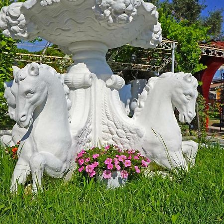 Villa Fofo - Beautiful Sea Front Villa With 650M2 Garden Nea Kallikrateia Екстер'єр фото