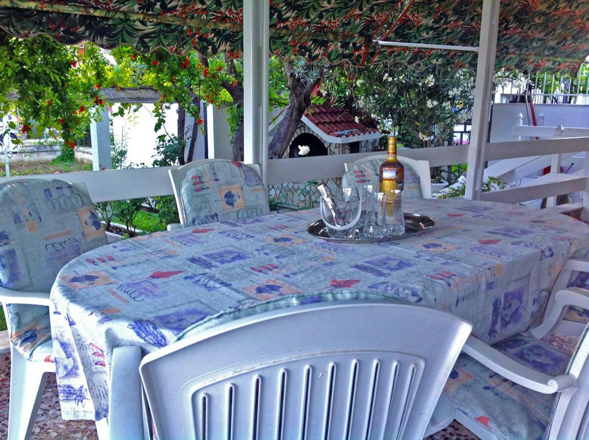 Villa Fofo - Beautiful Sea Front Villa With 650M2 Garden Nea Kallikrateia Екстер'єр фото