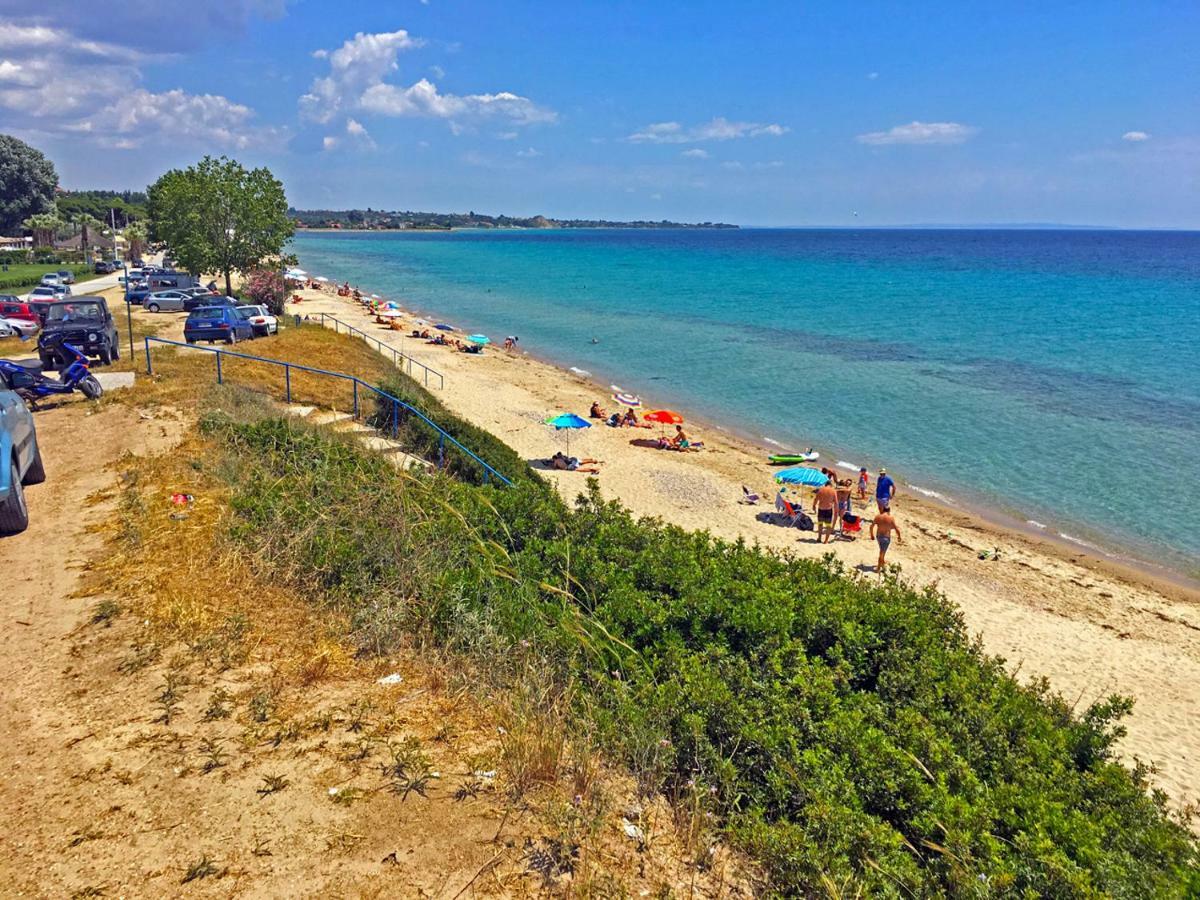 Villa Fofo - Beautiful Sea Front Villa With 650M2 Garden Nea Kallikrateia Екстер'єр фото