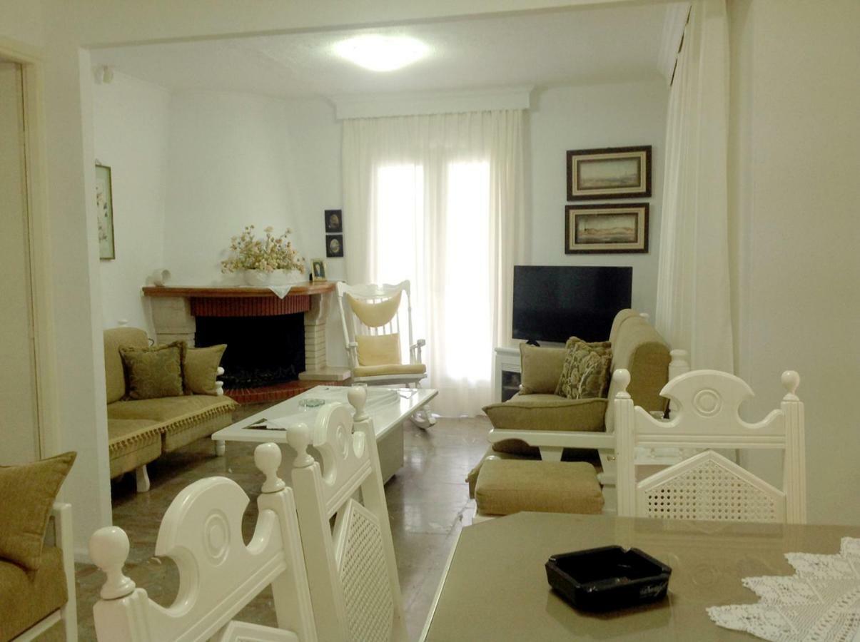Villa Fofo - Beautiful Sea Front Villa With 650M2 Garden Nea Kallikrateia Екстер'єр фото