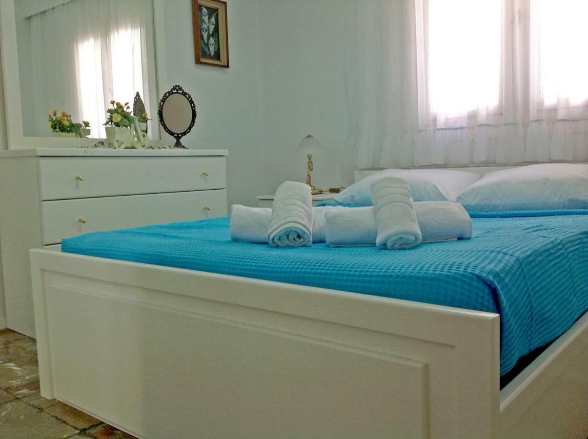 Villa Fofo - Beautiful Sea Front Villa With 650M2 Garden Nea Kallikrateia Екстер'єр фото