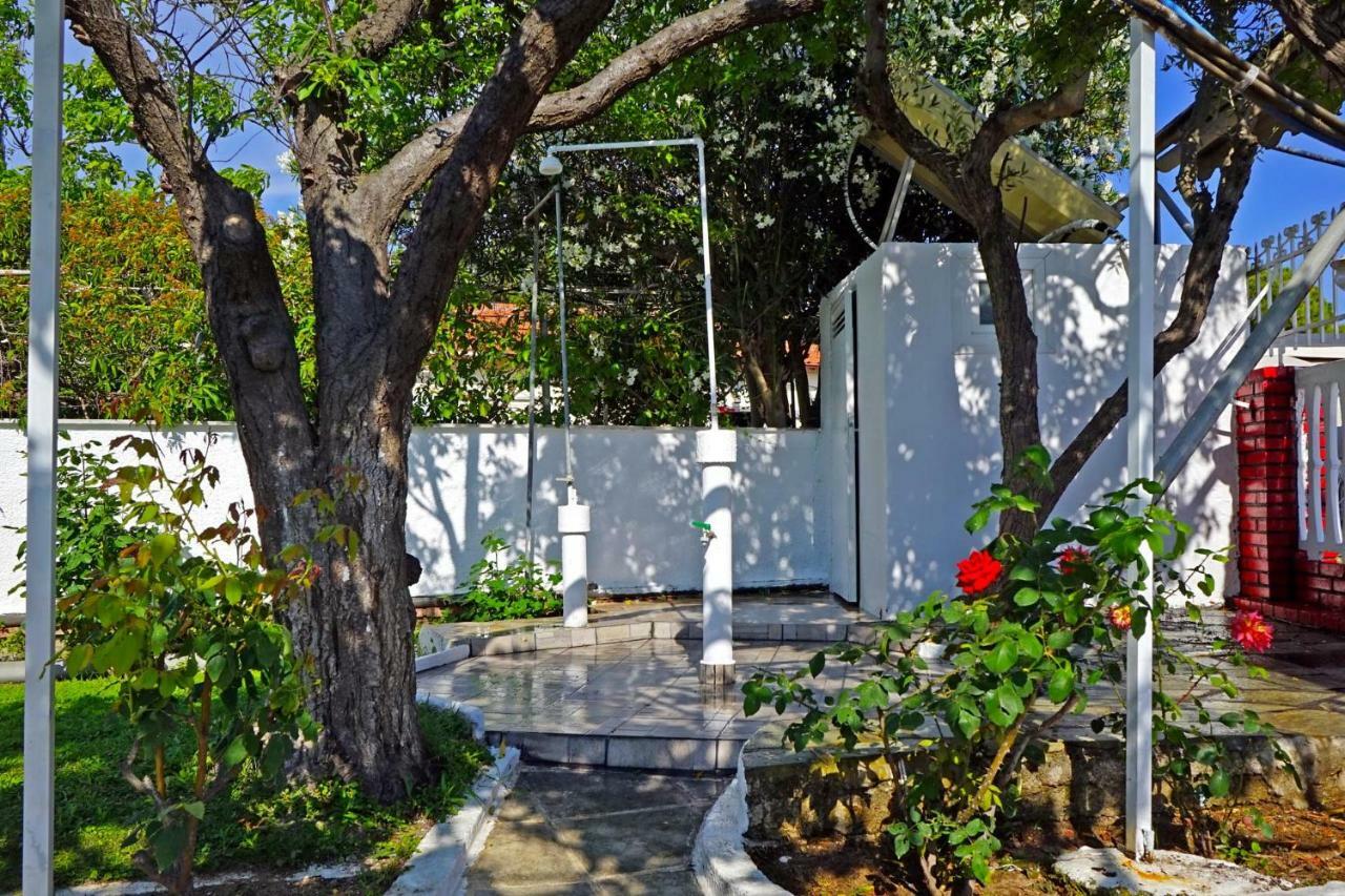 Villa Fofo - Beautiful Sea Front Villa With 650M2 Garden Nea Kallikrateia Екстер'єр фото