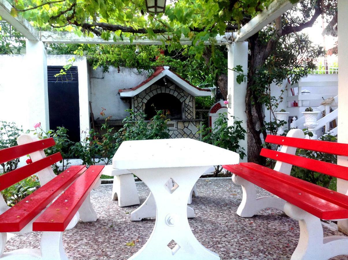 Villa Fofo - Beautiful Sea Front Villa With 650M2 Garden Nea Kallikrateia Екстер'єр фото