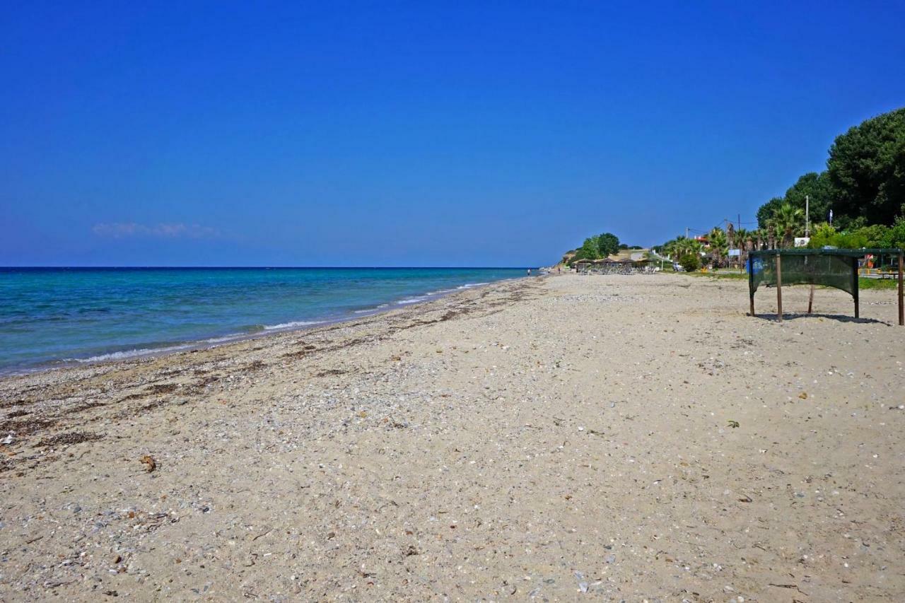Villa Fofo - Beautiful Sea Front Villa With 650M2 Garden Nea Kallikrateia Екстер'єр фото