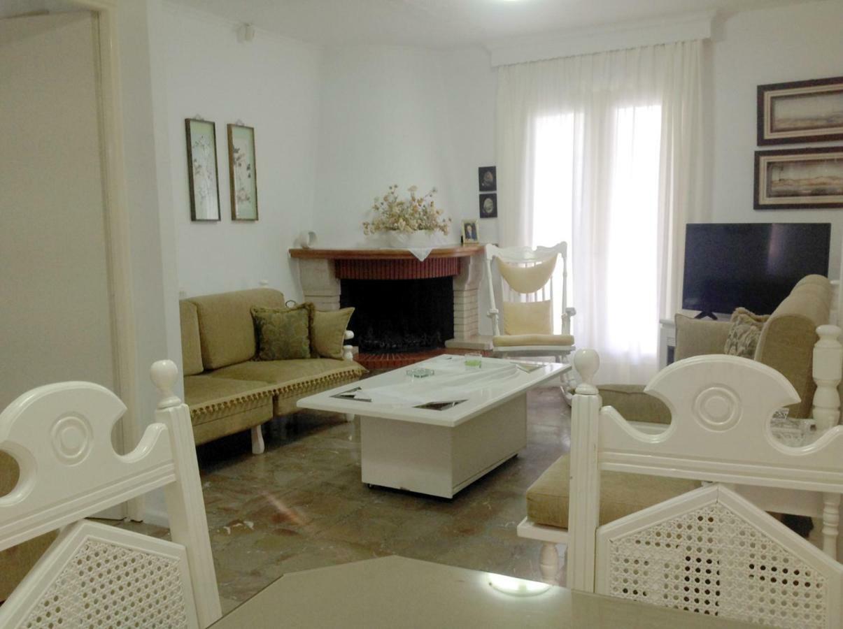 Villa Fofo - Beautiful Sea Front Villa With 650M2 Garden Nea Kallikrateia Екстер'єр фото