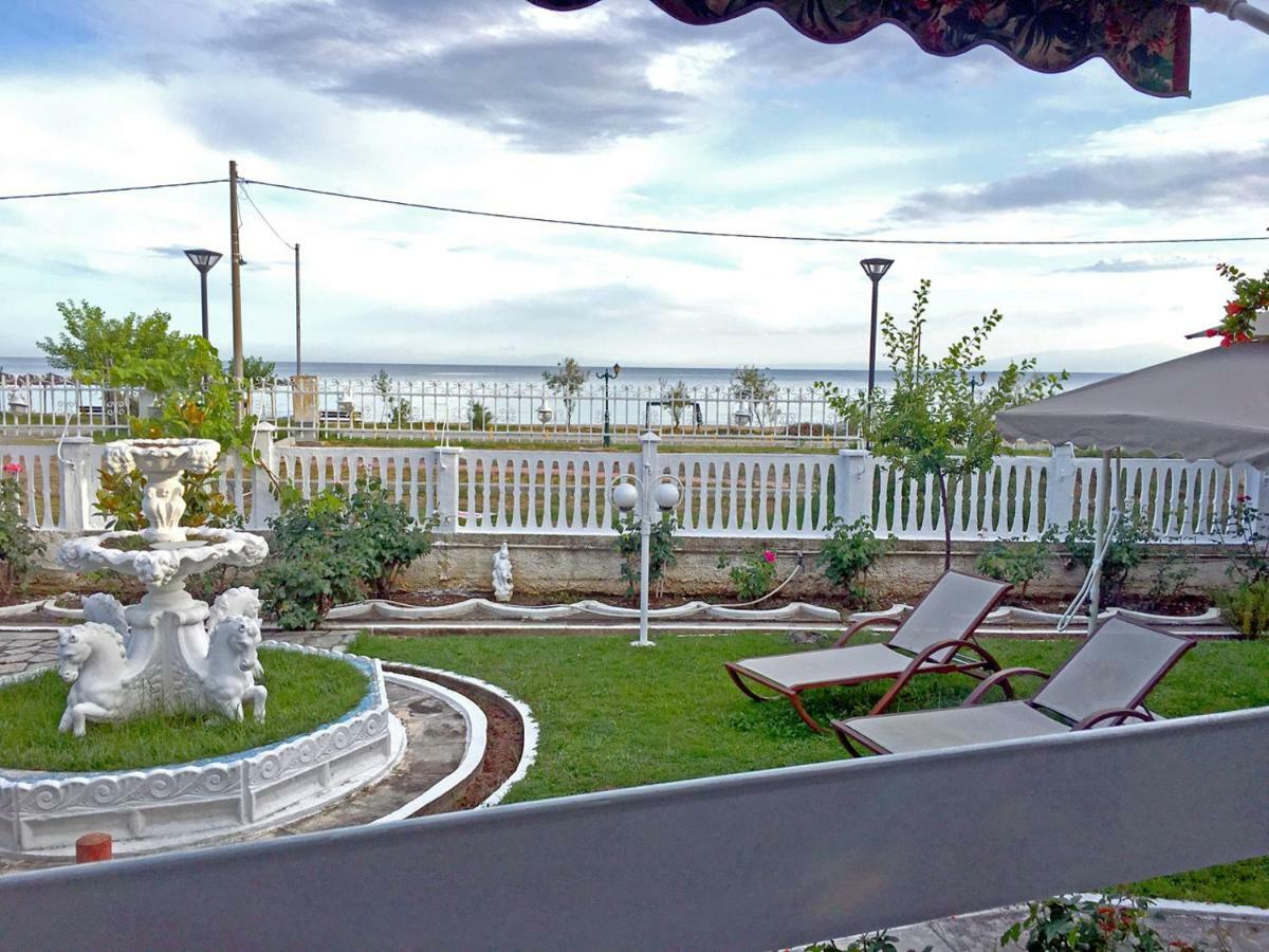 Villa Fofo - Beautiful Sea Front Villa With 650M2 Garden Nea Kallikrateia Екстер'єр фото